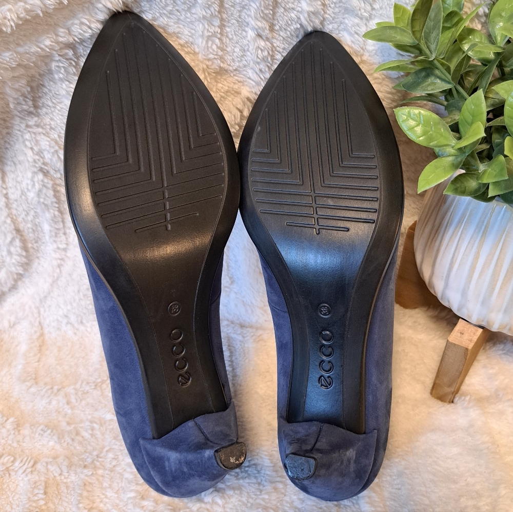 ECCO Blue Suede Kitten Heels Pointed Toe Pumps Leather Women's Size Sz 7 US - Picture 10 of 10